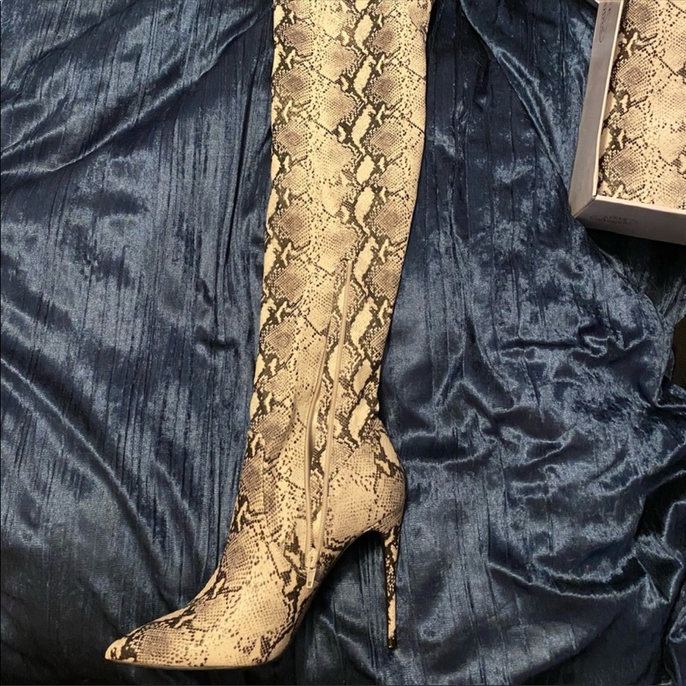 Super sexy thigh high boots!